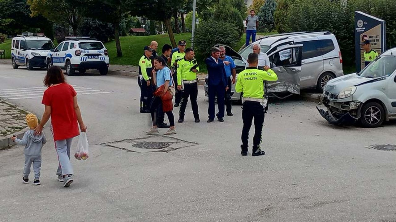 Eskişehir'de feci kaza; Kavşakta sert bir şekilde çarpıştılar!
