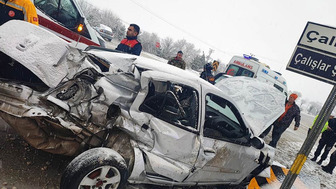 Afyonkarahisar’da feci trafik kazası; Çok sayıda yaralı var!