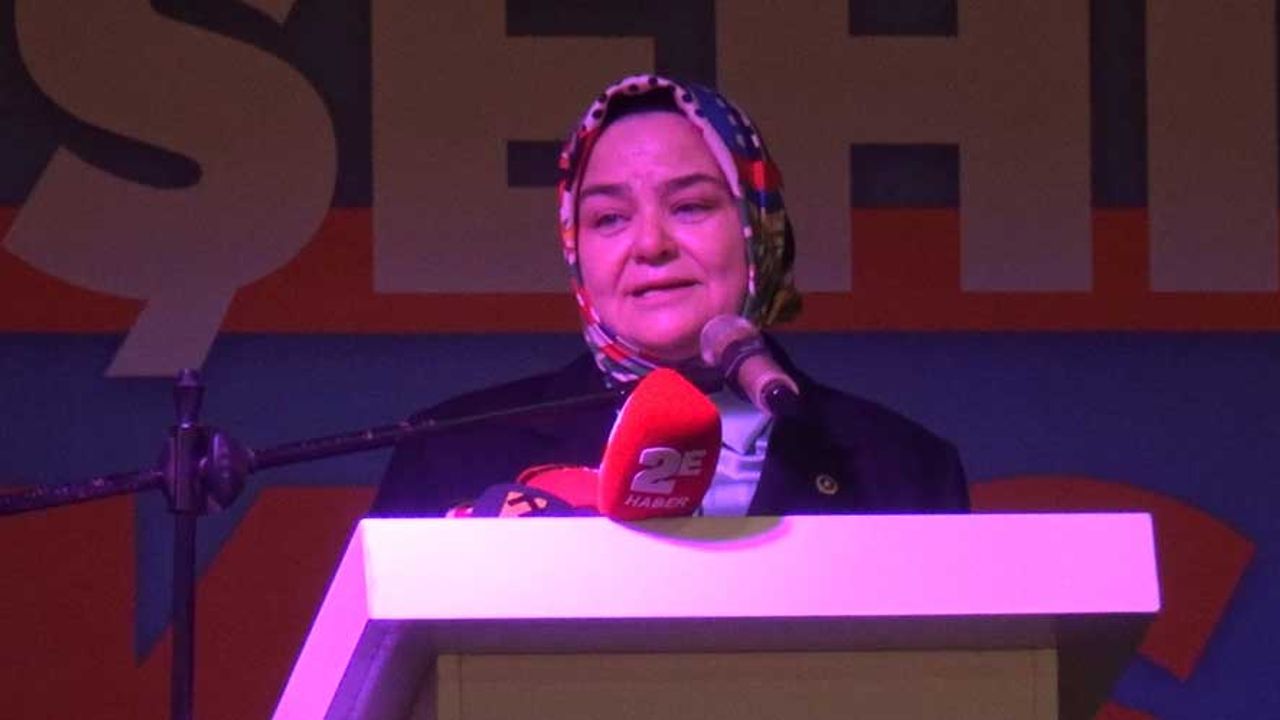 Ayşen Gürcan Eskişehir halkına seslendi; "Heykel belediyeciliğine mecbur değilsiniz"