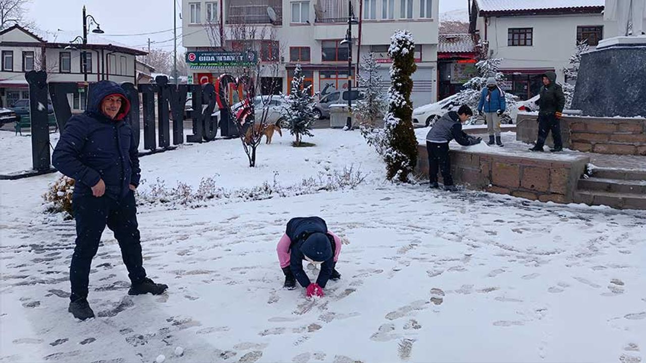 Eskişehir'in o ilçesinde kar yağışı sevinçle karşılandı!