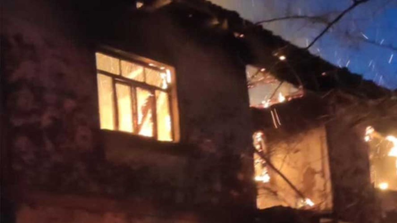 Bilecik’te korkunç yangın; 2 katlı ev alev alev yandı!