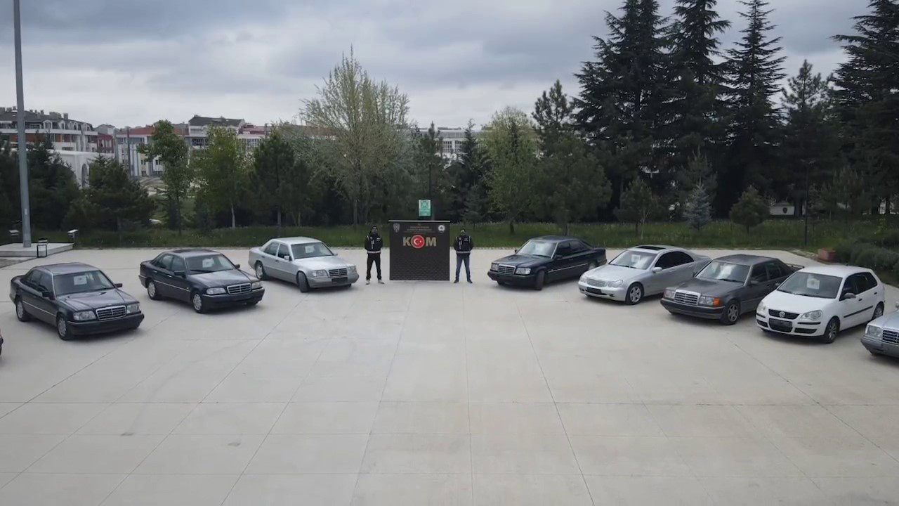 Eskişehir’de Change Operasyonu! 9 Kaçak Araba Ele Geçirildi