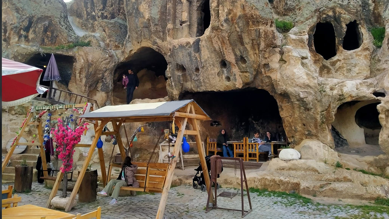 Frig Vadisi’nin Kalbi Ayazini’de Turizm Sezonu Açıldı Misafirlerini Bekliyor