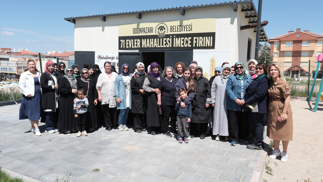 Odunpazarlı Kadınlar İmece Fırınlarında El Birliğiyle Ekmek Yapıyor
