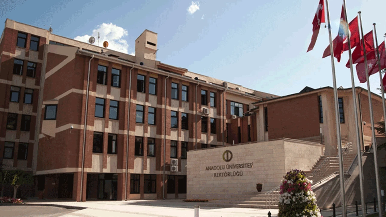 Anadolu Üniversitesi’nde İki Büyük Fakülte Resmen Kapatıldı
