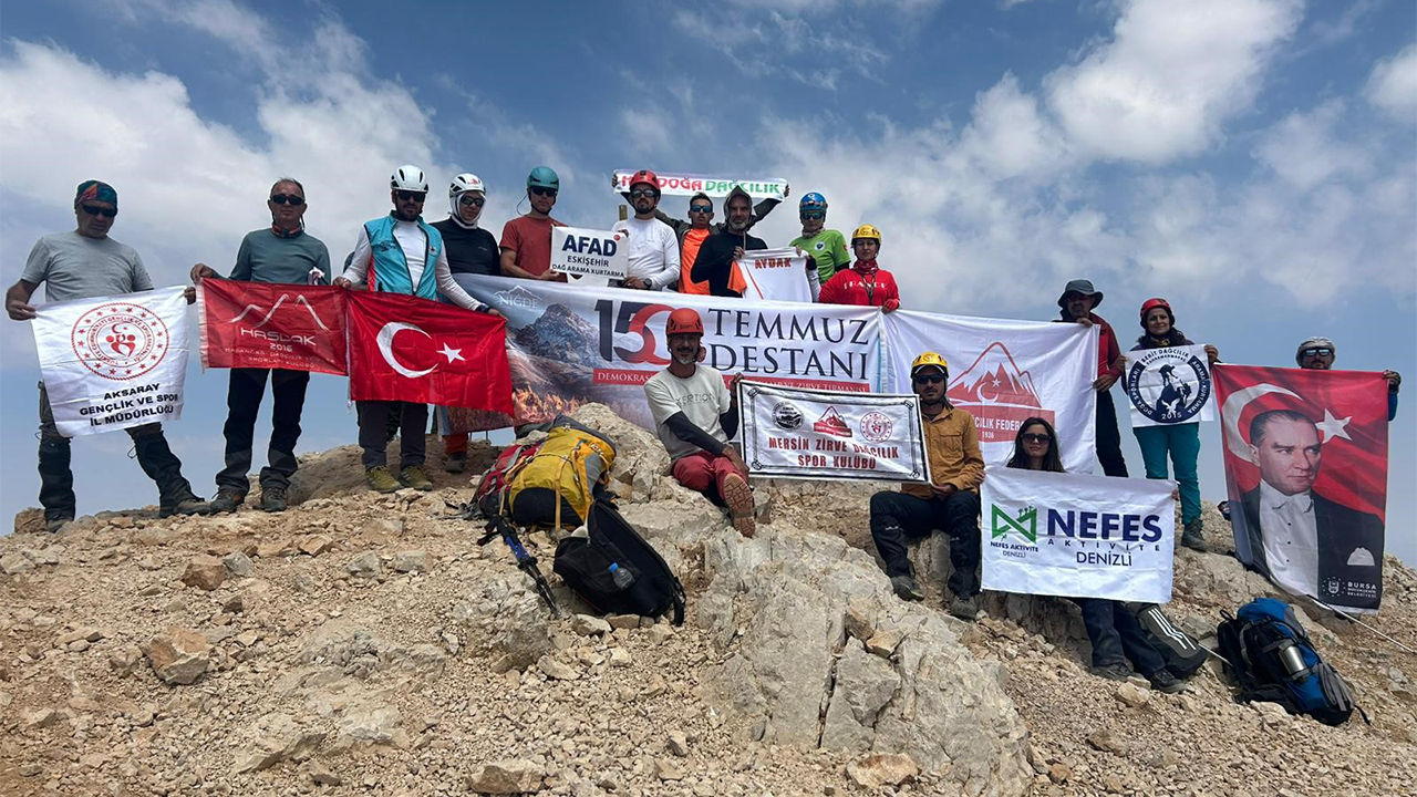 Eskişehir AFAD Personelinden Şehitler İçin Zorlu Tırmanış