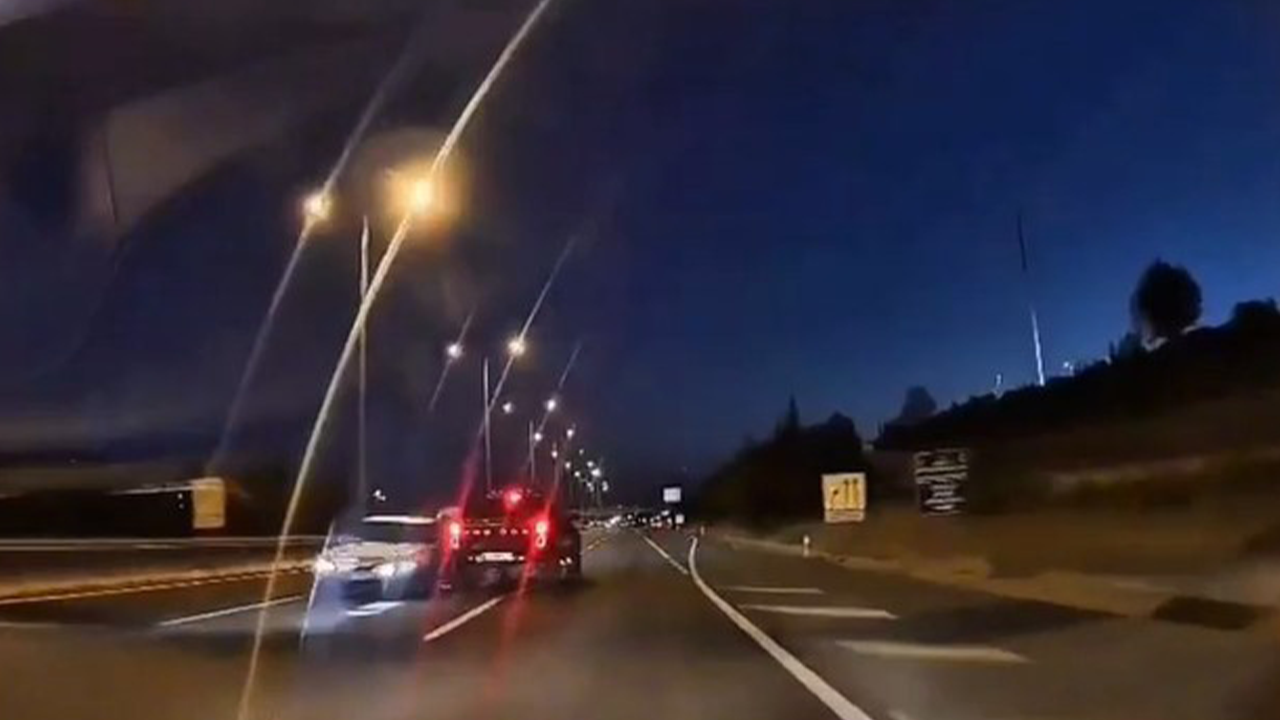 Eskişehir Yolunda Kafa Kafaya Çarpışmada Sürücüler Can Verdi