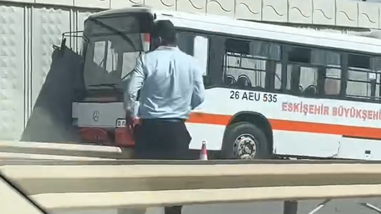 Eskişehir’de Korkutan Otobüs Kazası Yol Trafiğe Kapandı
