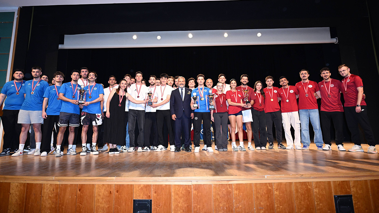 Anadolu Üniversitesi Spor Ödülleri Sahiplerini Bul