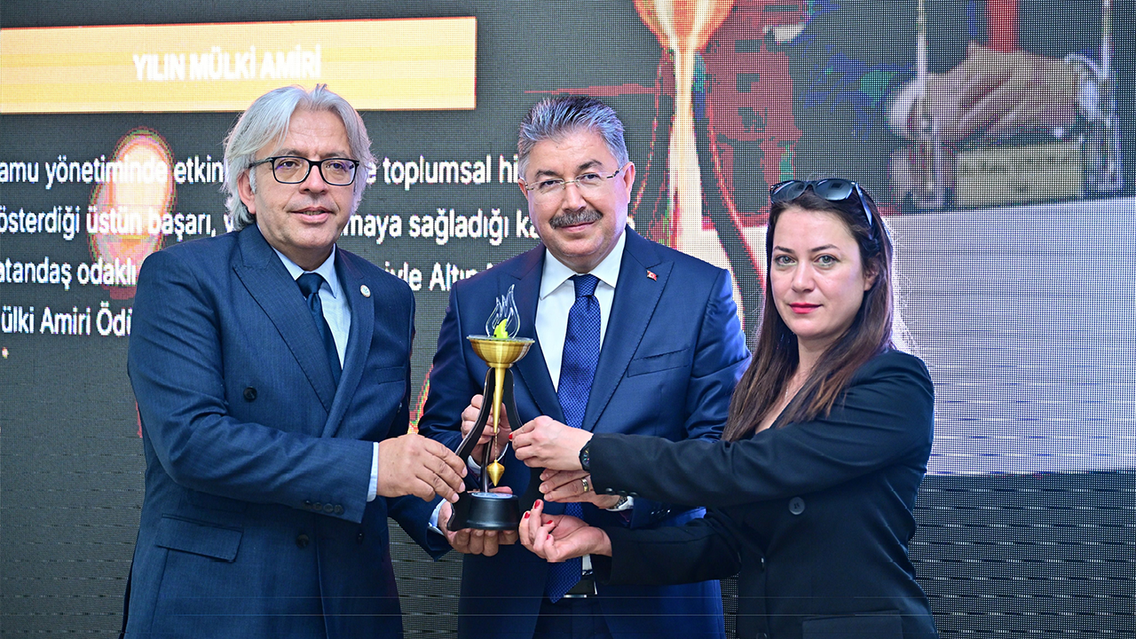 Eskişehir Valisi Yılmaz’a Yılın Mülki İdare Amiri 