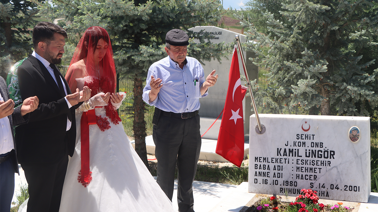 Eskişehirli Damattan Düğün Gününde Şehit Amcasına 