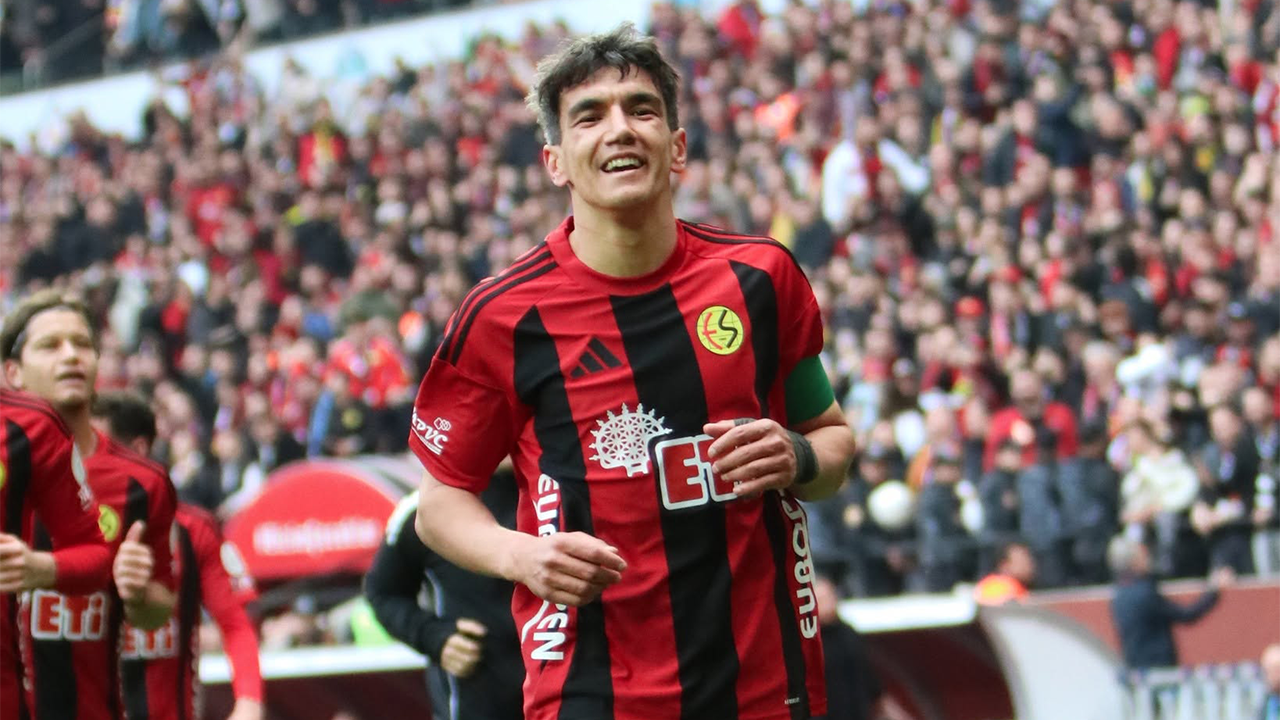 Eskişehirspor'un Golcüsü Akın Akman'dan Duygusal Veda!