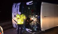 Kontrolden çıkan yolcu otobüsü kaza yaptı!