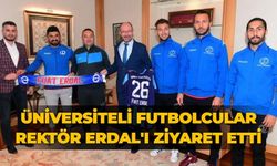 Üniversiteli Futbolcular Rektör Erdal'ı Ziyaret Etti