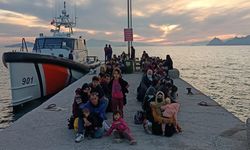 Ahşap teknede 79 kişi kurtarıldı