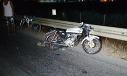 Üzerinde 4 kişi bulunan motosiklet kaza yaptı; 1 ölü!