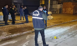 Husumetlileri evin önünde oturan aileye kurşun yağdırdı