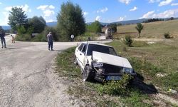 İki otomobil çarpıştı; Yaralılar var