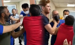 Öfkeli baba hastanede ortalığı birbirine kattı!