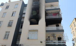 Evini yakıp içeride oturmuş! Sebebi şoke etti...