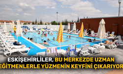 Eskişehirliler, bu merkezde uzman eğitmenlerle yüzmenin keyfini çıkarıyor