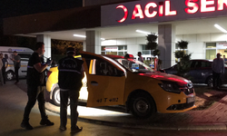 Sokak ortasında bıçaklandılar, taksi tutup hastaneye gittiler