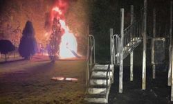 Eskişehir'de vandallar iş başında; Parkı cayır cayır yaktılar!