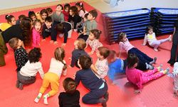 Eskişehirli minikler yoga öğrenerek büyüyorlar