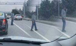 Eskişehir'de tehlikeli anlar; Araç sürücüleri çileden çıktı!