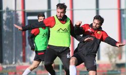 Eskişehirspor sahasında Ağrıspor'u devirmek istiyor