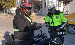 Motosiklet sürücülerine kask ve trafiğe uygunluk denetimi yapıldı