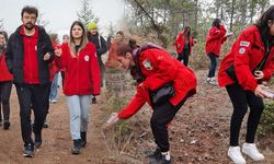 Eskişehir'de alkışlanacak hareket; Sokak hayvanlarına yiyecek bıraktılar
