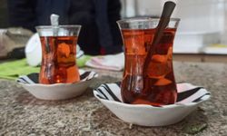 Köyünden getirdiği ıhlamurları demleyerek satışa sunuyor