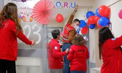 Alkışlar AKUT Eskişehir'e; Minik hastaları sevindirdiler!