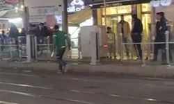 Eskişehir'de eli bıçaklı şahıs çarşı tramvay durağında tehditler savurmuştu!