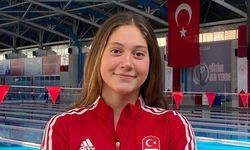 Eskişehirli milli yüzücü Sudem Denizli bir rekor daha kırdı