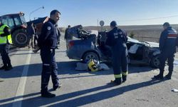 Eskişehir - Konya yolunda feci kaza; Otomobil önüne çıkan traktöre çarptı!