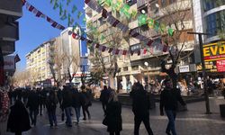 Eskişehir’de siyasi partilerin bayrak yarışı başladı!