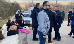 Turist dolu minibüs kaza yaptı; Ortalık can pazarına döndü!
