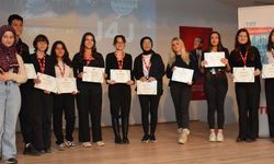 Eskişehir'de 2 bin 700 öğrenci sertifika heyecanı yaşadı