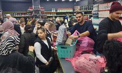Bizim halkımıza indirim olsun, ucuzluk olsun; Saatlerce beklediler!