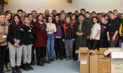Eskişehir Büyükşehir Belediyesi deprem bölgesine 44 tır gönderdi
