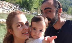 Eşini ve çocuğunu kaybeden depremzede ölmediğini ispatlamaya çalışıyor!