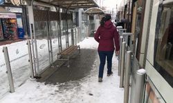 Eskişehir halkı karla kaplı duraklarda tramvay beklemek istemiyor!