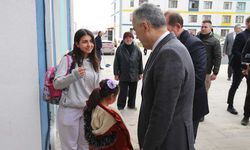 Eskişehir Valisi Erol Ayyıldız depremzedeleri ziyaret etti