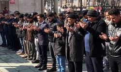 Depremde hayatını kaybedenler için Eskişehir'de gıyabi cenaze namazı kılındı