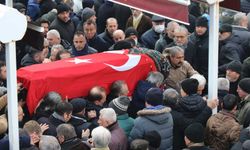 Depremde vefat eden Melike Arıyürek son yolculuğuna uğurlandı