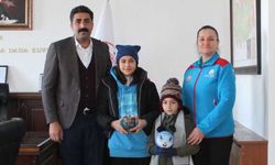Eskişehir'in gönlü güzel gençlerinden örnek davranış