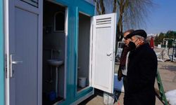 Yılmaz Büyükerşen seyyar tuvalet üretimini yakından takip ediyor