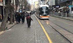 Eskişehir'de çiseleyen yağmurla birlikte hava sıcaklığı düştü
